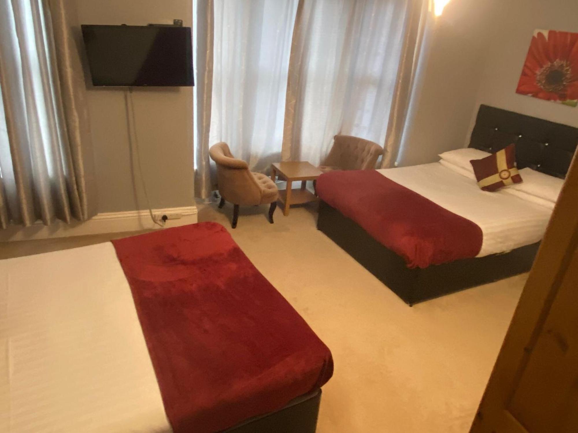 Diamonds Lodge Near York Hospital Quarto foto